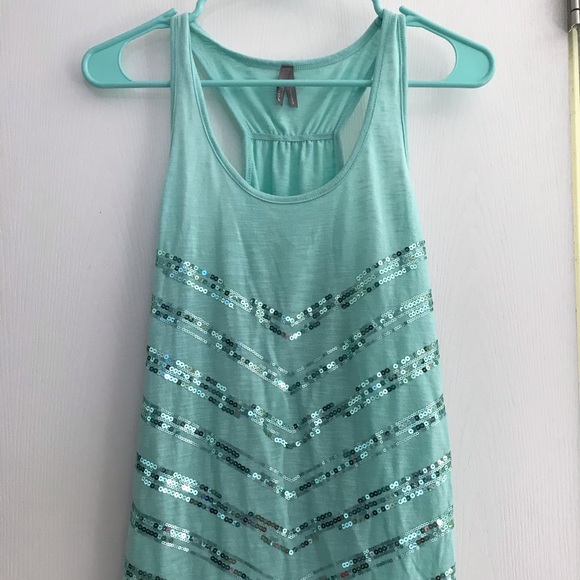 Top - Picture 2 of 2